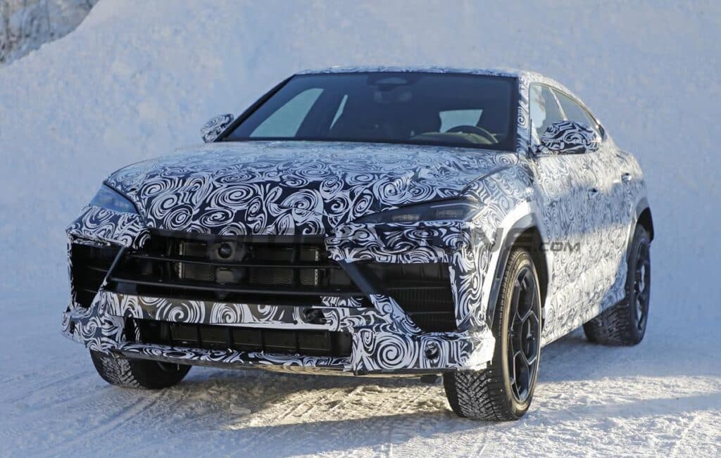 Nuova Lamborghini Urus Performante: svolta ibrida plug-in all’orizzonte [FOTO SPIA]
