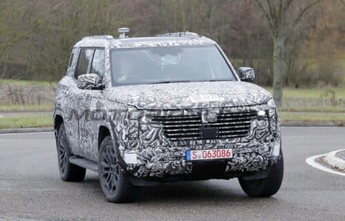 Nuovo Mitsubishi Pajero: FOTO SPIA e indiscrezioni sul ritorno del leggendario fuoristrada