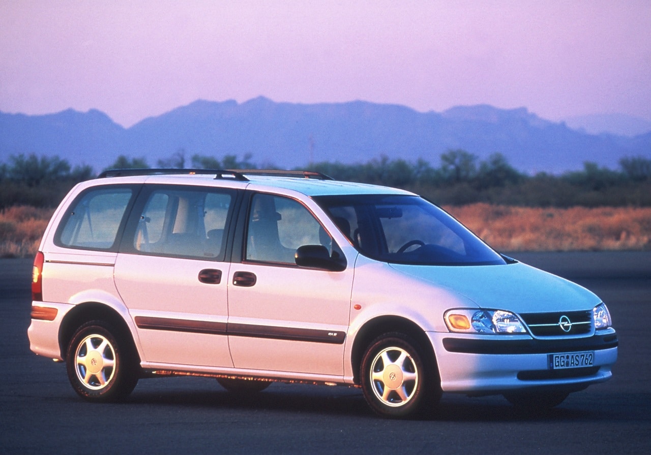 Opel Sintra: 30 anni fa debuttava la prima monovolume del brand tedesco