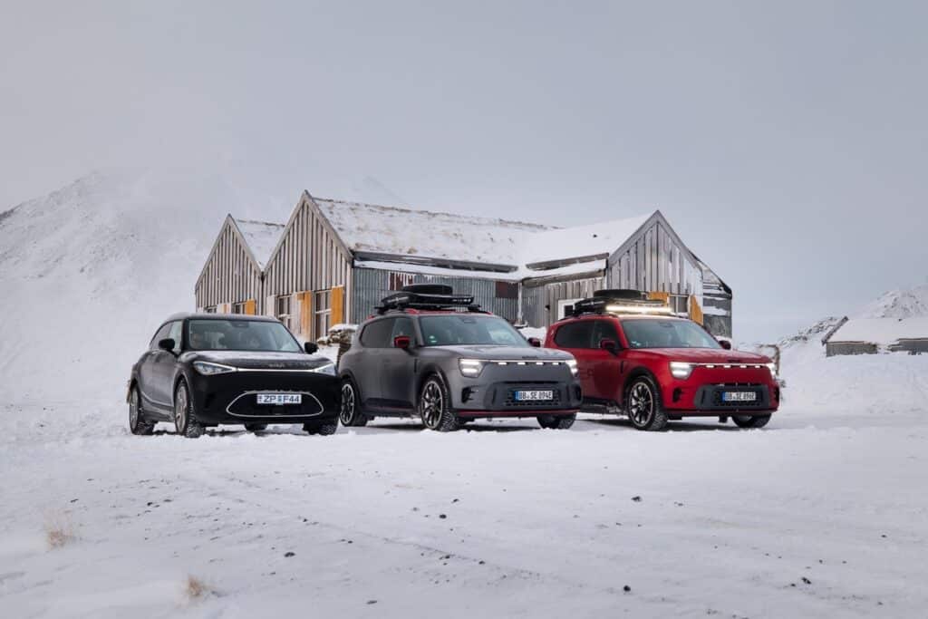 Smart: test al freddo in Islanda per sviluppare le auto elettriche [FOTO]