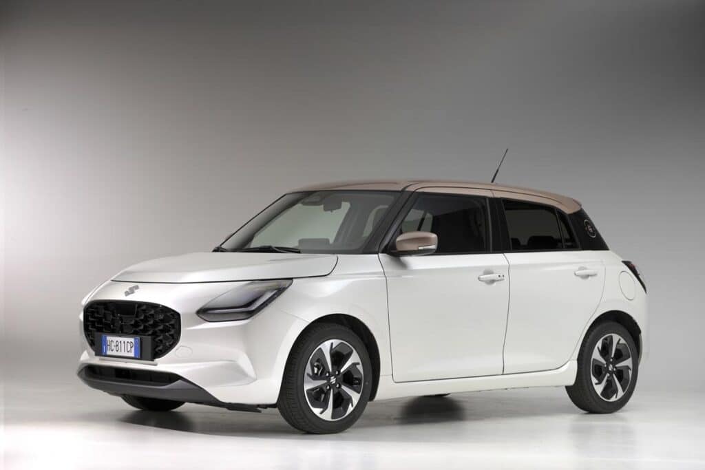 Suzuki Swift Hybrid Sakura: serie speciale ispirata al fiore di ciliegio [FOTO]