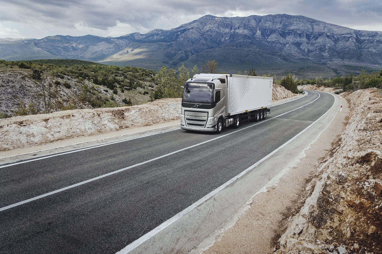 Volvo: consegnati oltre 10.000 camion alimentati a gas