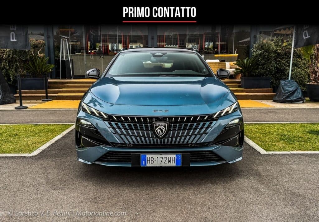 Nuova Peugeot 308 2026, primo contatto con il restyling di metà generazione