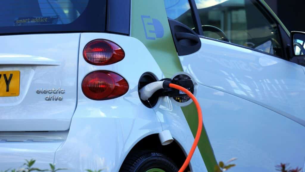 Auto elettriche in Italia: cresce il parco circolante e aumenta l’interesse per l’usato