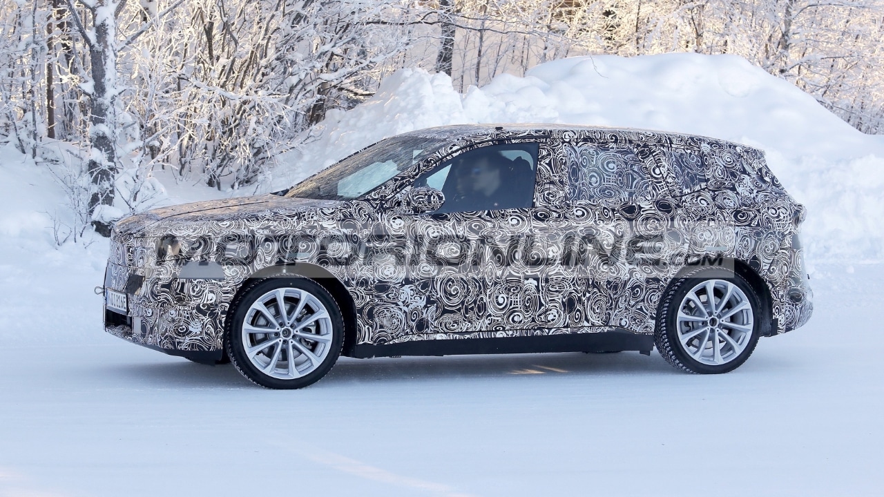 BMW iX1 2027: il SUV compatto elettrico è pronto per un restyling