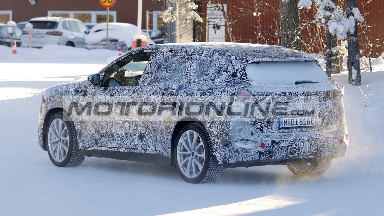 BMW iX1 2027: il SUV compatto elettrico è pronto per un restyling