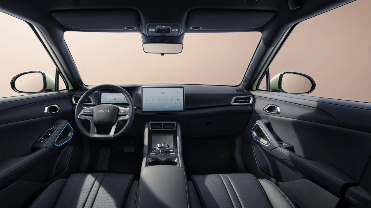 BYD Atto 2 DM-i: il lancio della nuova compatta ibrida a San Siro