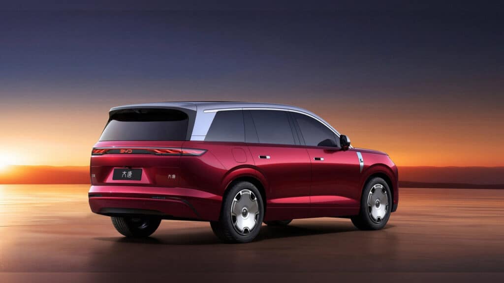 BYD Great Tang: svelato in Cina il maxi SUV premium con ricarica da 1.000 volt