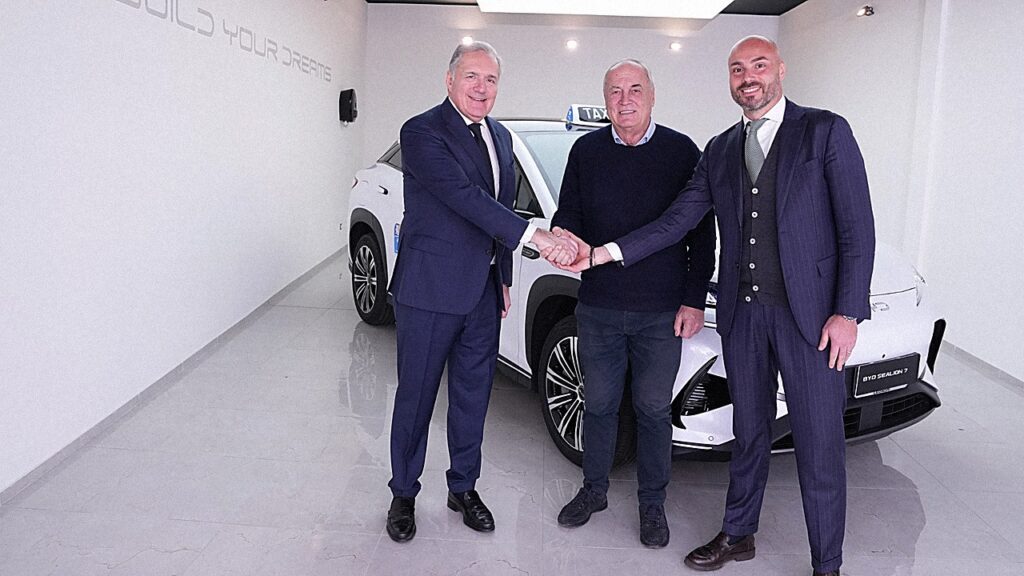 BYD annuncia la partnership con itTaxi, l'app di prenotazione e pagamento dei taxi