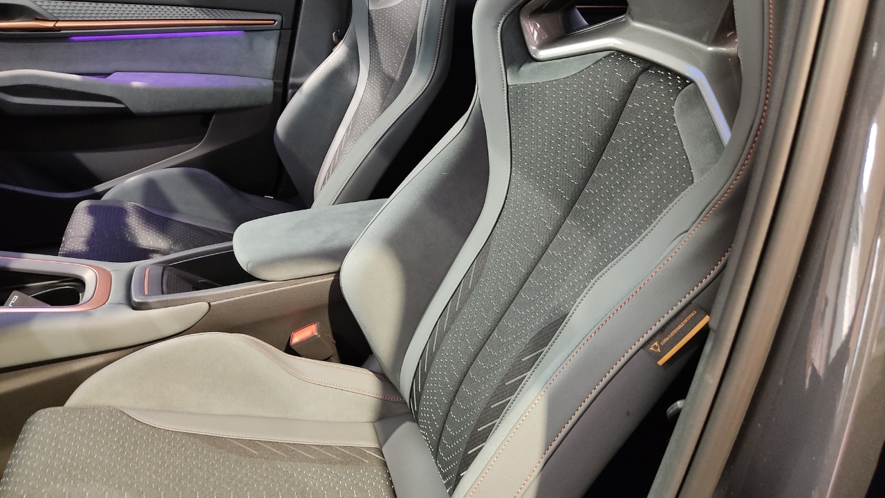 Cupra Born 2026: il restyling dell’elettrica dal vivo a Milano