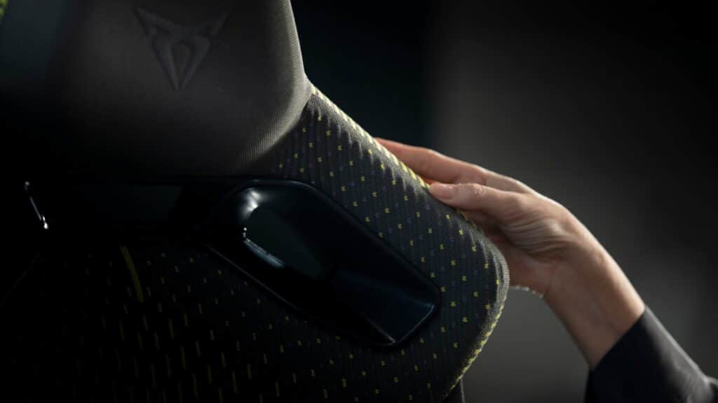 Cupra Raval 2026: i sedili Cup Bucket tra design distintivo e ambiente