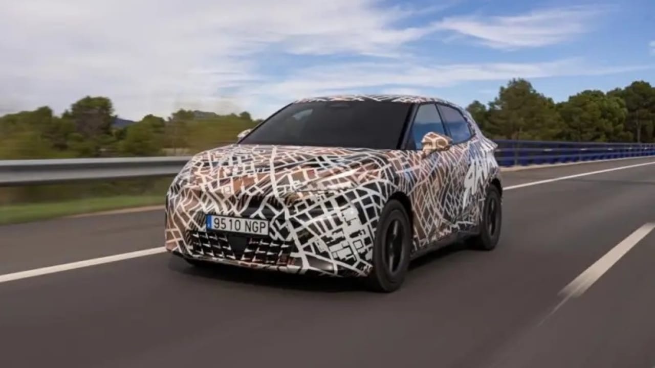 CUPRA Raval: la compatta elettrica con 450 km d’autonomia e prezzo da 26.000 euro che sfida le rivali
