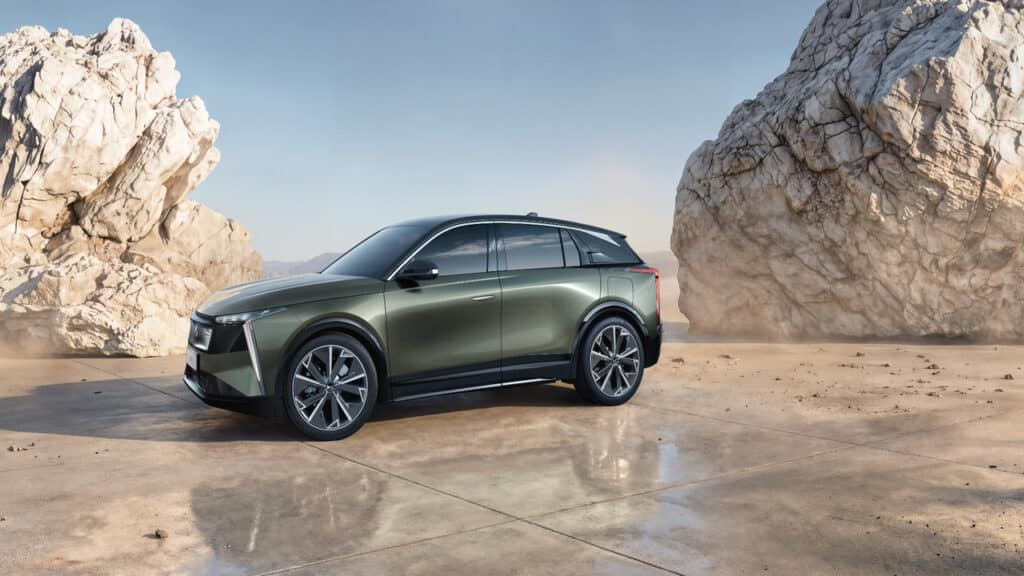 DS N°7, ecco il nuovo SUV premium elettrico e ibrido prodotto a Melfi