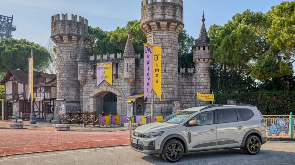 Dacia Jogger Hybrid 155, viaggio sul lago di Garda tra efficienza, spazio e piacere di guida