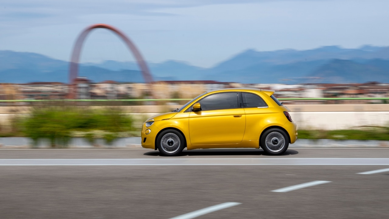 Fiat 500 Hybrid: porte aperte e offerta a marzo a 14.950 euro