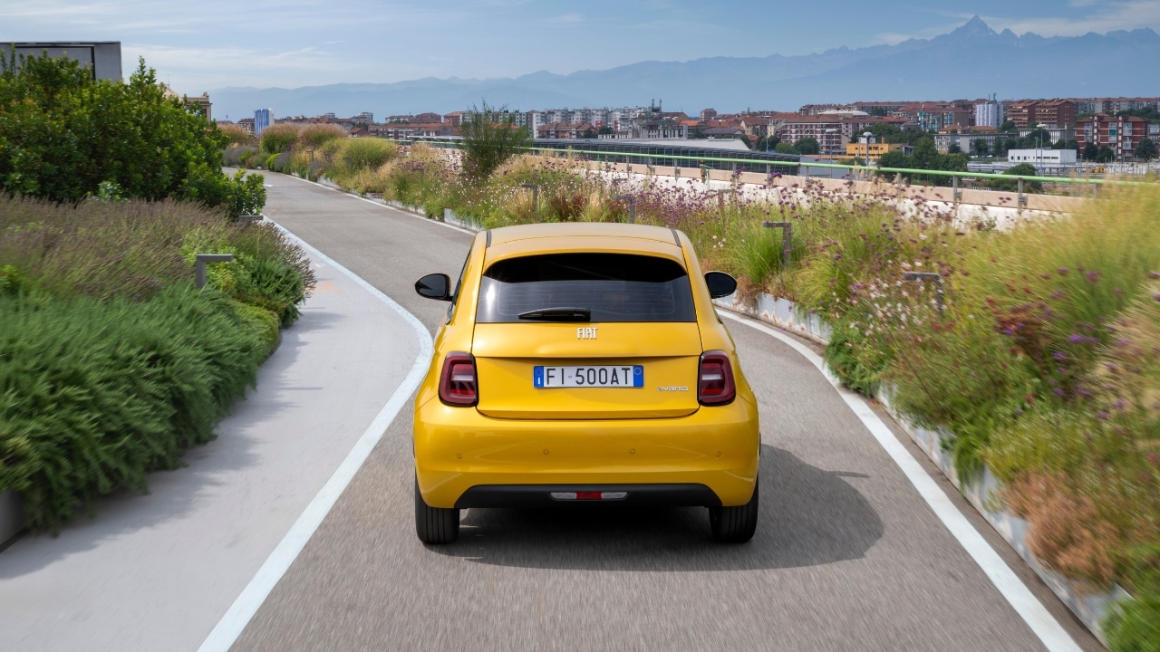 Fiat 500 Hybrid: porte aperte e offerta a marzo a 14.950 euro