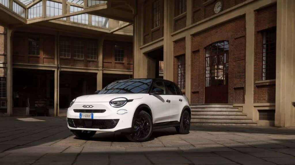 Fiat 600 2026: arriva la versione benzina, con il 1.2 da 100 CV