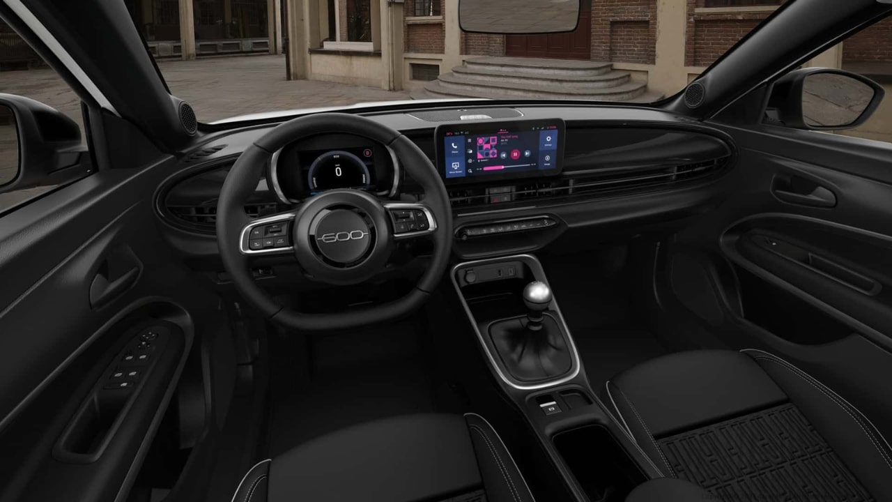 Fiat 600 2026: arriva la versione benzina, con il 1.2 da 100 CV