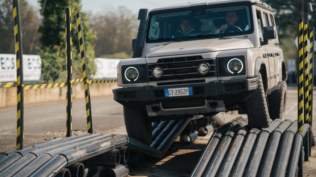 INEOS celebra la Festa del Papà con un corso off-road esclusivo per i nuovi clienti Grenadier