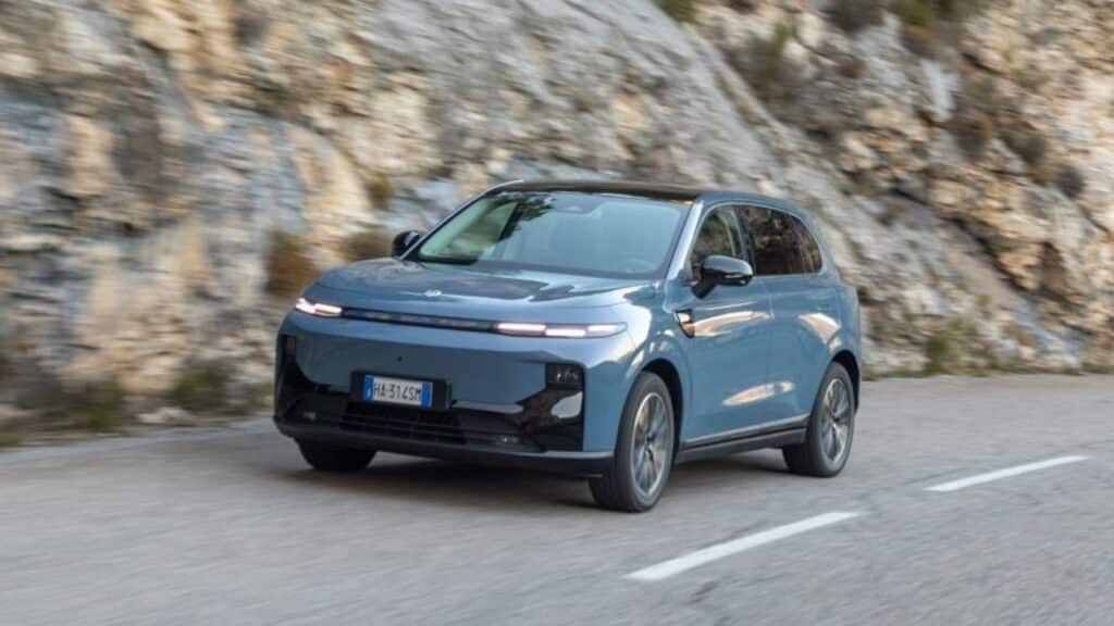 Leapmotor B10: nuovo aggiornamento OTA con guida One-Pedal, Apple CarPlay e Android Auto