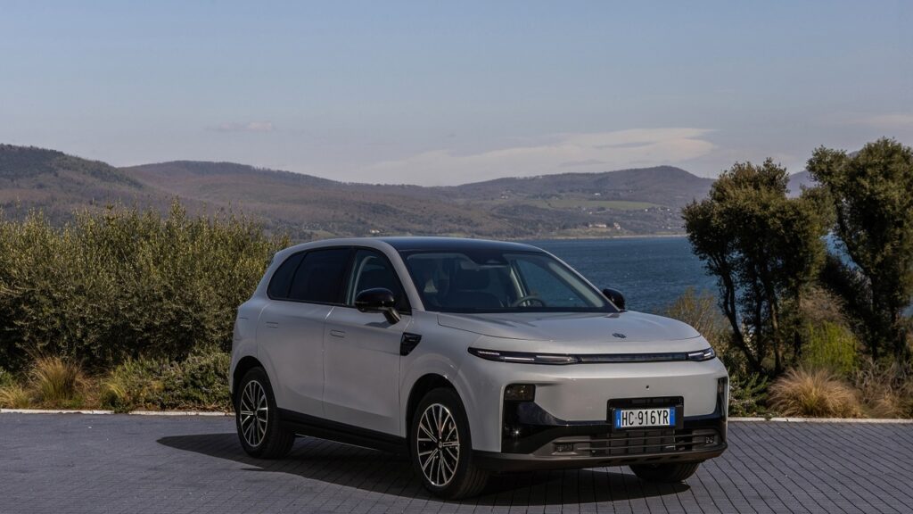 Leapmotor B10 REEV Hybrid, a Roma il debutto dinamico del SUV