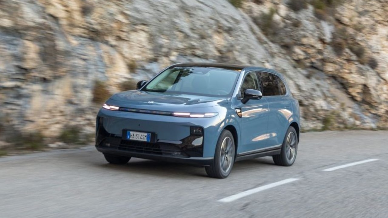 Leapmotor B10: nuovo aggiornamento OTA con guida One-Pedal, Apple CarPlay e Android Auto