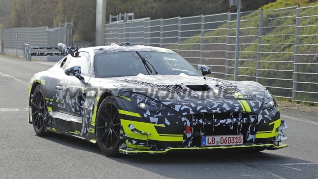 Mercedes-AMG, prototipo segreto al Nurburgring: è una nuova GT3?