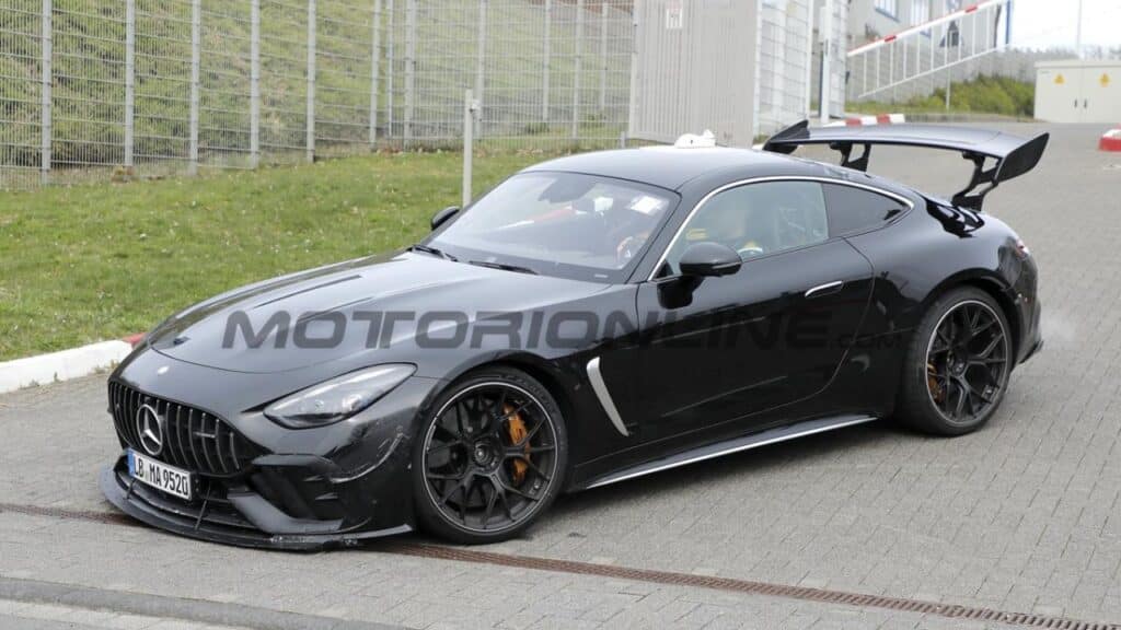 Mercedes-AMG GT: nuova versione “Track” avvistata al Nurburgring