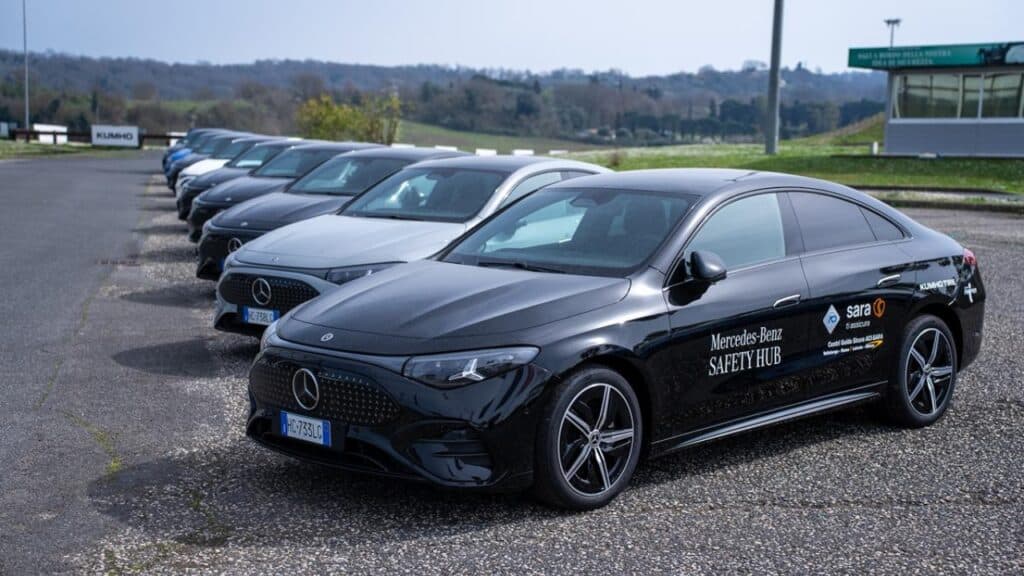 Mercedes-Benz Italia rinnova la partnership con i Centri Guida Sicura ACI SARA e lancia il CLA Safety Hub