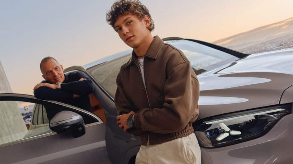 Mercedes GLC elettrica: spot con Kimi Antonelli dopo la vittoria in F1