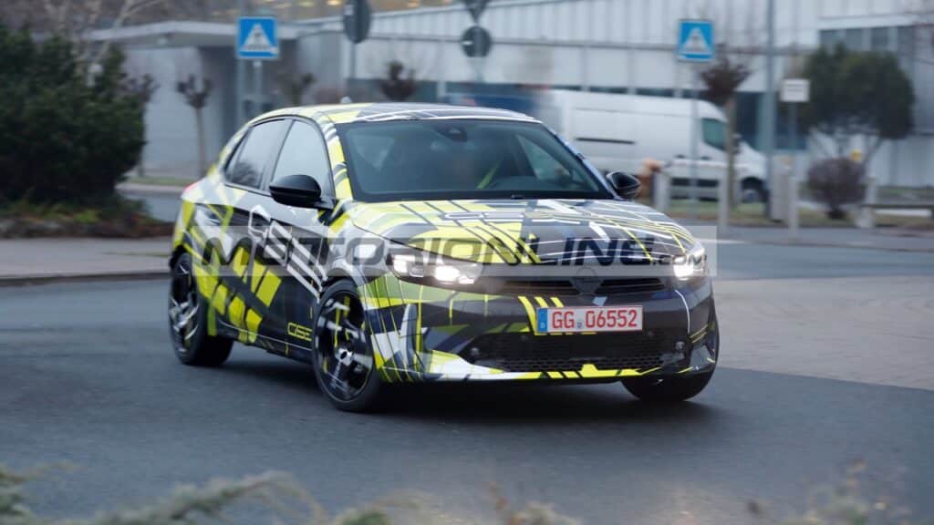 Opel Corsa GSE: l’elettrica sportiva compatta è su strada [FOTO SPIA]