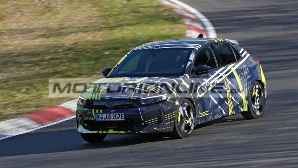 Opel Corsa GSE 2026: la sportiva sempre più vicina al lancio