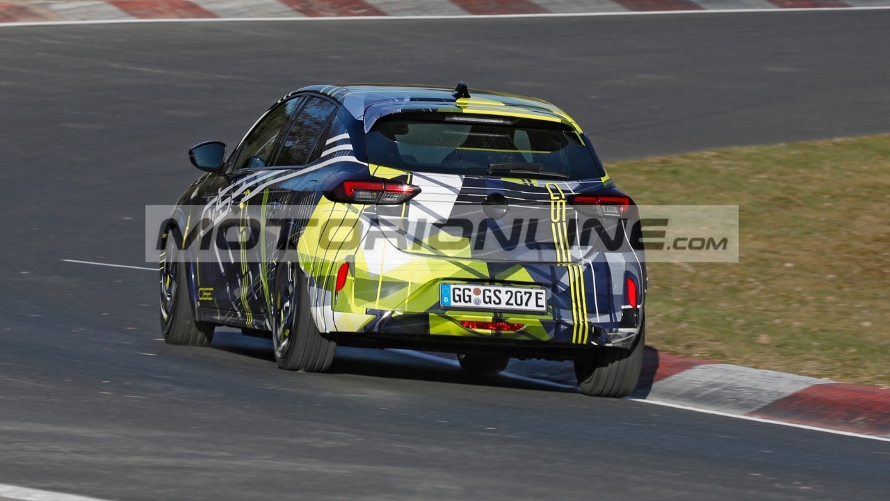 Opel Corsa GSE 2026: la sportiva sempre più vicina al lancio