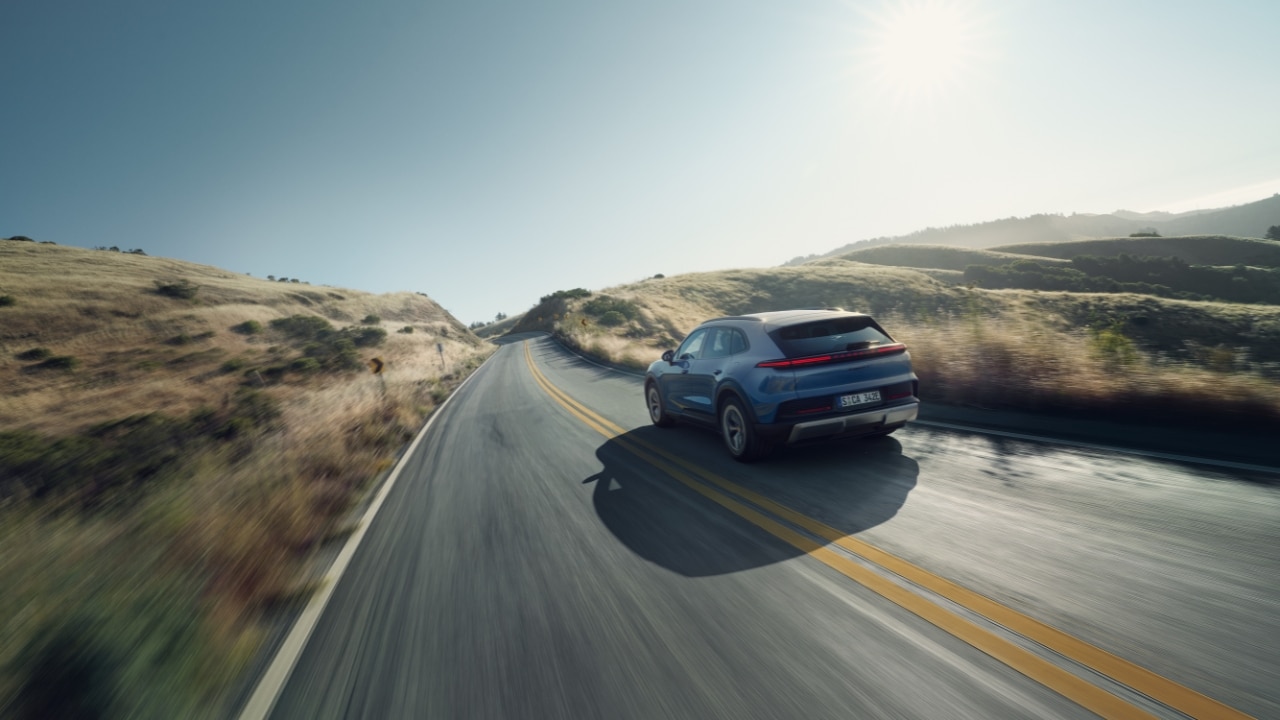 Porsche Cayenne S 2026: il SUV elettrico aggiunge la variante da 544 CV