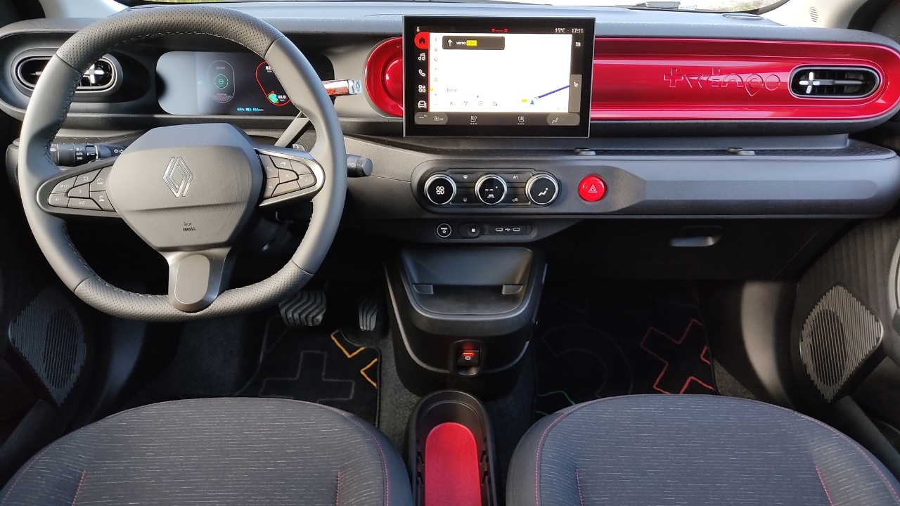 Renault Twingo 2026: la citycar diventa elettrica sulle strade di Ibiza