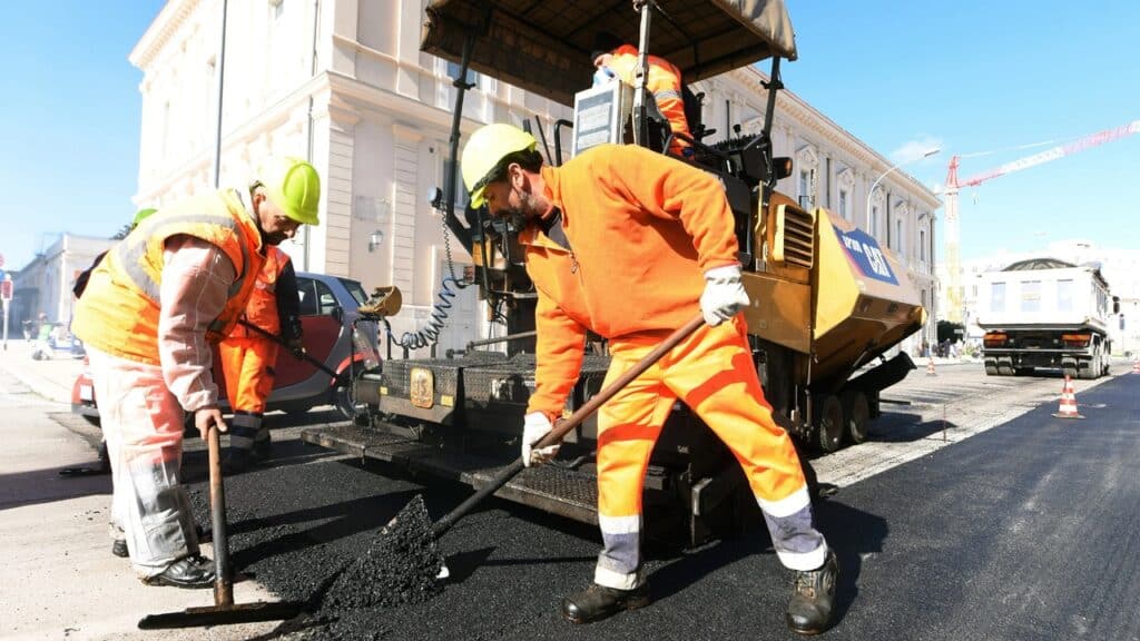 Bitume e asfalto, SITEB lancia l’allarme: rincari record e filiera a rischio paralisi