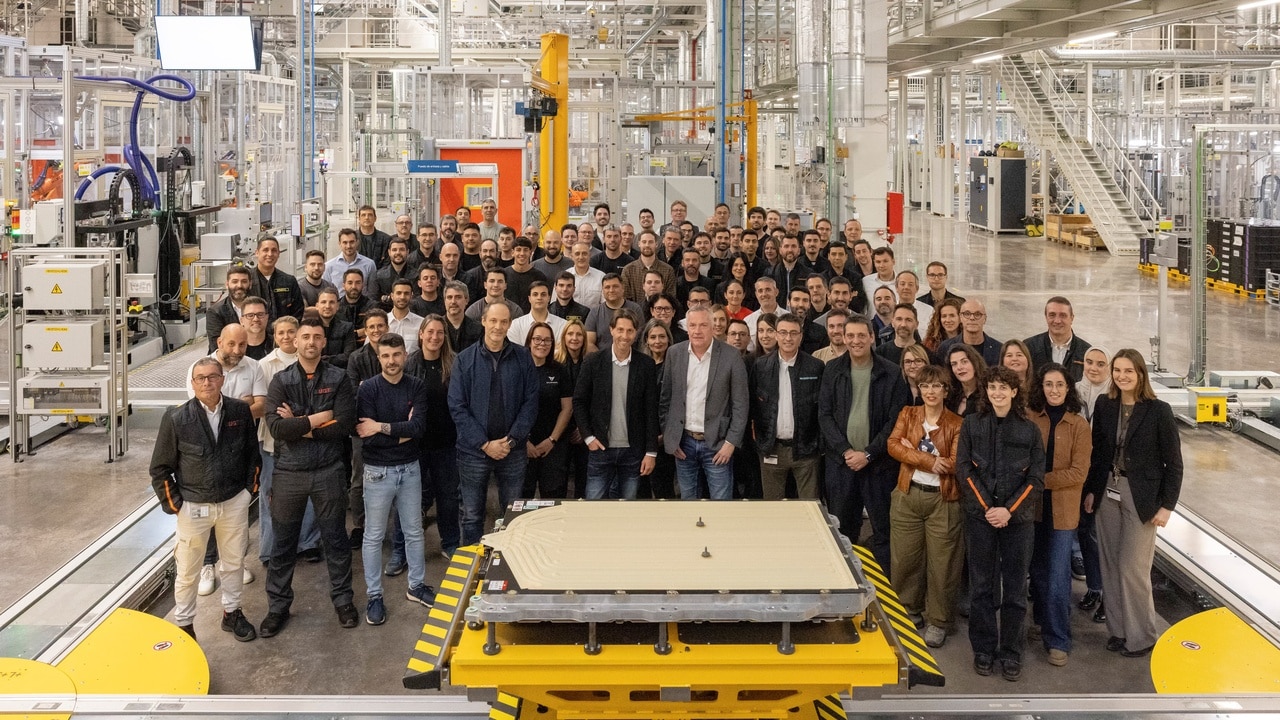 SEAT & CUPRA avvia la produzione in serie delle batterie a Martorell: ultimo passo verso il debutto della CUPRA Raval