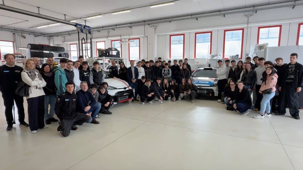Toyota Gazoo Racing Italy apre ai giovani: studenti in visita alla sede del team rally