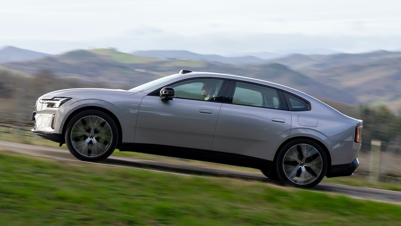 Volvo ES90 2026: a Bologna con l’ammiraglia elettrica