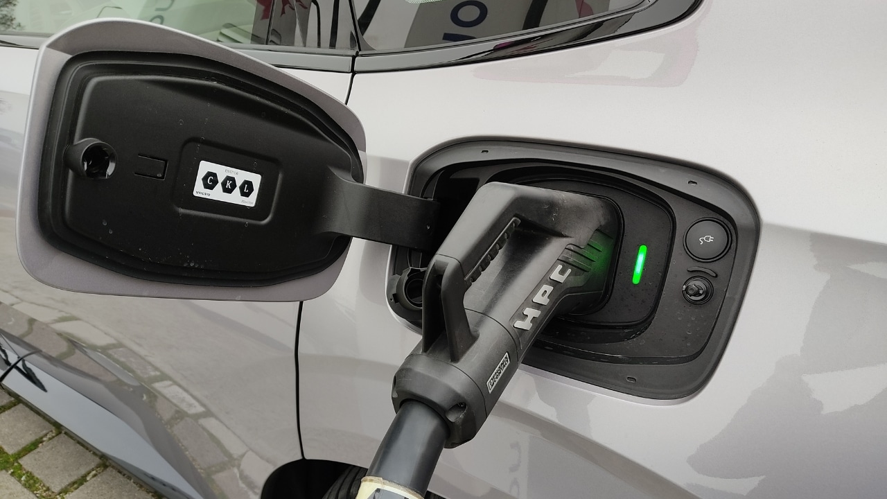 Volvo ES90 2026: a Bologna con l’ammiraglia elettrica