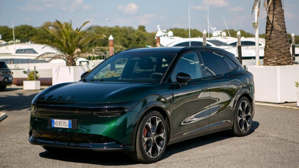 Zeekr dà il via alle prime sessioni di prova prodotto per clienti e media in Italia