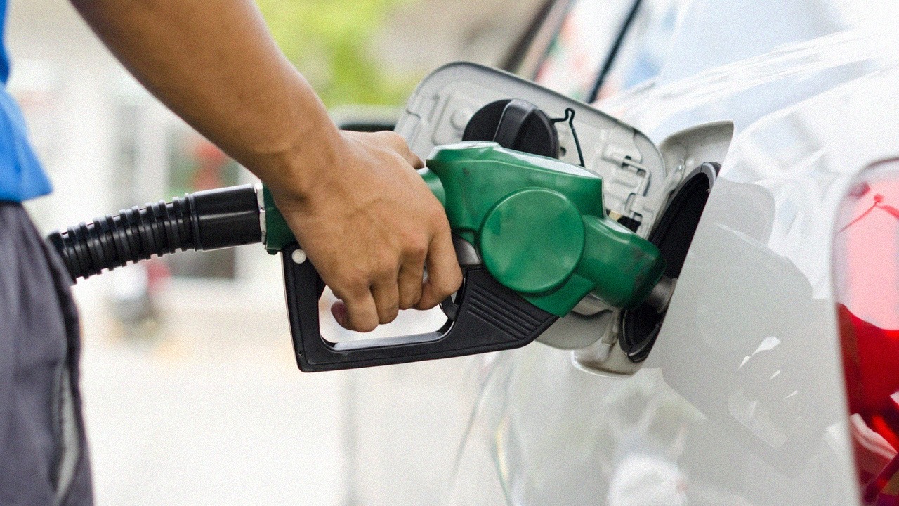 Ecco perchè il prezzo della benzina sale subito in caso di crisi mentre la discesa è lenta