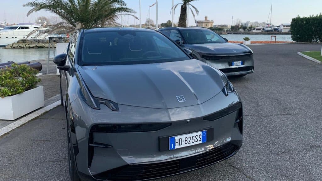 Zeekr dà il via alle prime sessioni di prova prodotto per clienti e media in Italia