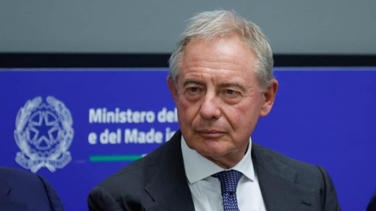 Incentivi auto 2026, il ministro Urso: “Prevediamo di reintrodurli per veicoli commerciali e categorie specifiche”