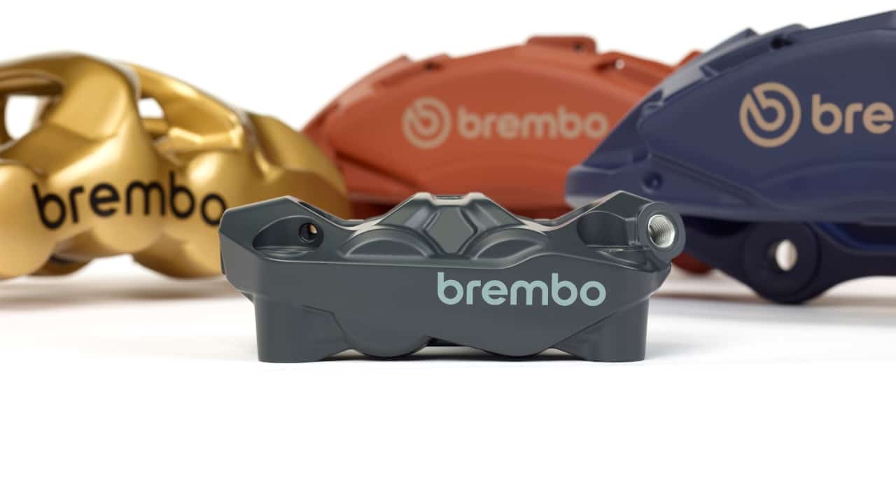 Brembo al Fuorisalone 2026: pinze freno tra design, colore e performance