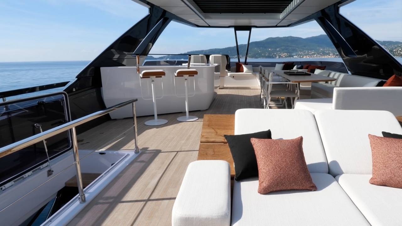 Ferretti Yachts 800: la prova di un modello iconico della gamma flybridge