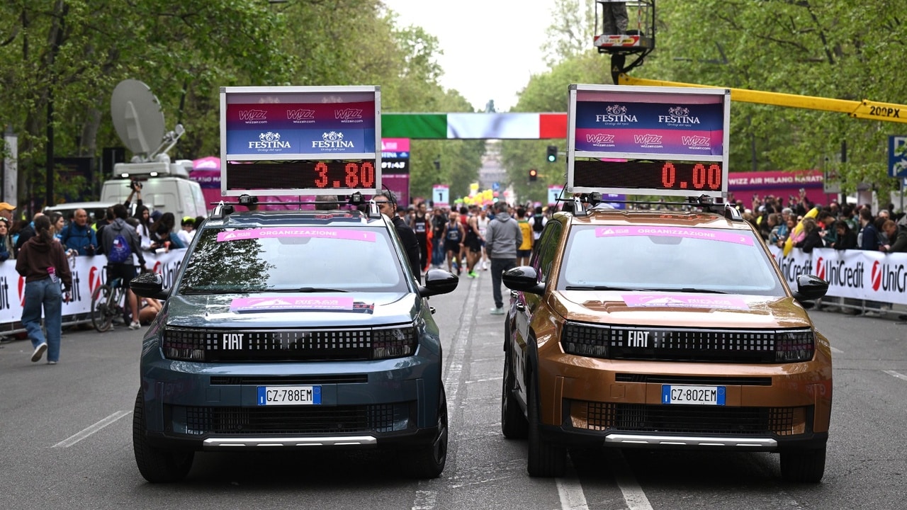 FIAT presente alla Wizz Air Milano Marathon 2026 con Grande Panda, 500 Hybrid e Topolino