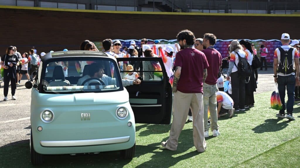 FIAT presente alla Wizz Air Milano Marathon 2026 con Grande Panda, 500 Hybrid e Topolino