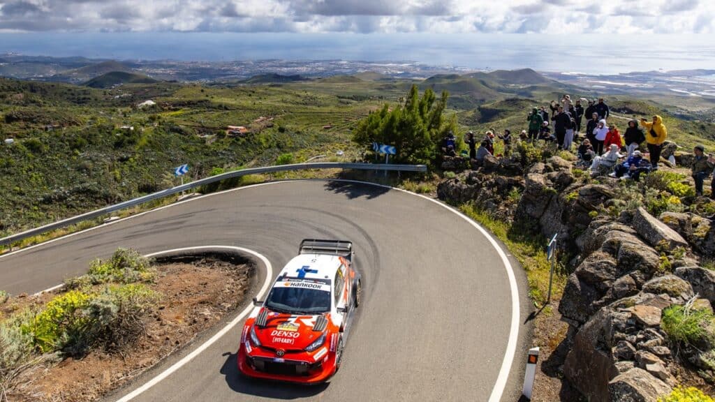 Sébastien Ogier trionfa alle Canarie: Toyota domina con quattro Yaris davanti a tutti
