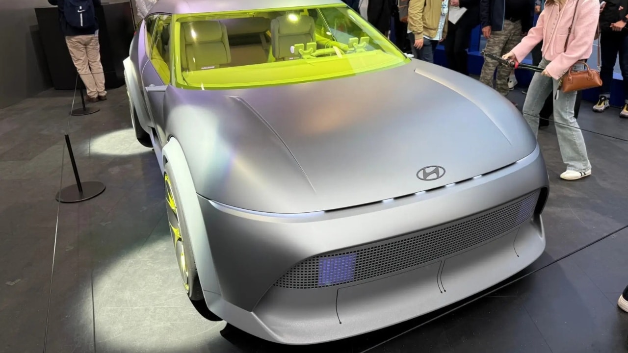 Hyundai Ioniq 3: le prime immagini verso il debutto ufficiale